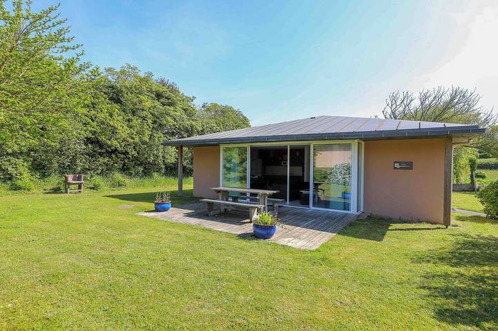 Gîte pour 8 personnes, avec piscine et sauna ainsi que jardin et jacuzzi, animaux acceptés