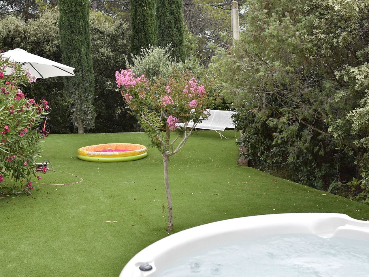 Freistehendes Haus mit großer Terrasse und Panoramablick auf die Landschaft in Lorgues, Draguignan region