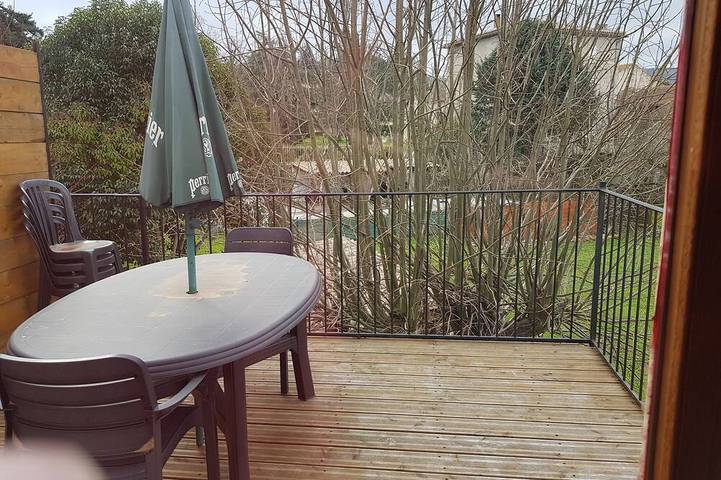 Gîte pour 6 personnes, avec jacuzzi ainsi que jardin et balcon, animaux acceptés à Pomas