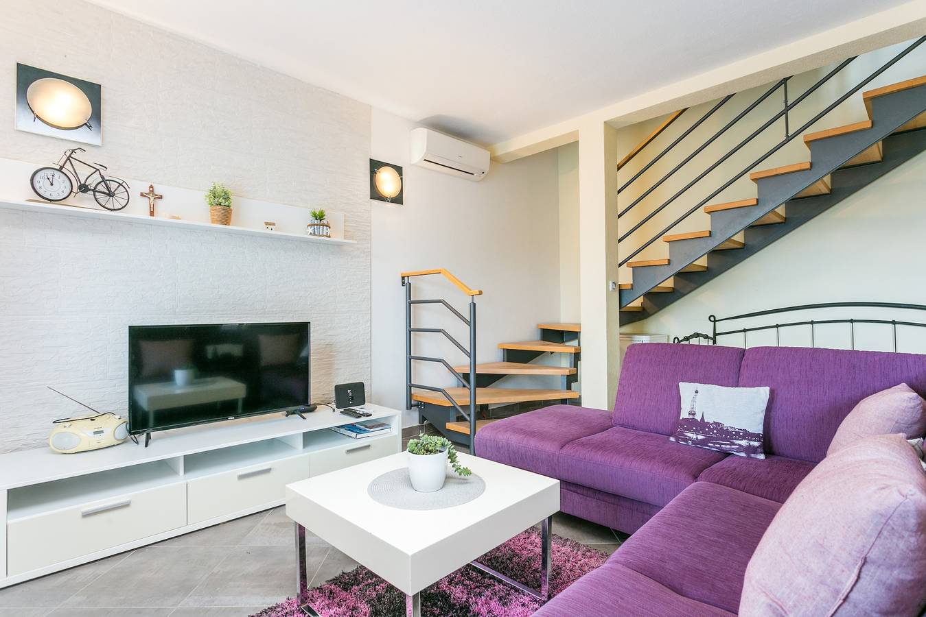 Entire apartment, Two bedroom apartment near beach Podstrana, Split A-22369-a in Grljevac (Podstrana), Podstrana