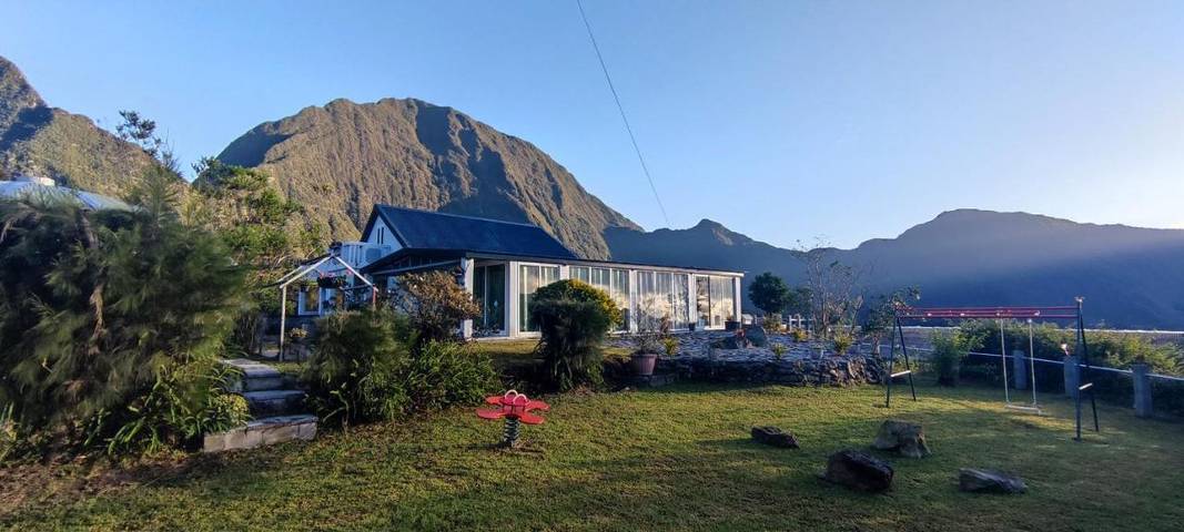 Gîte pour 3 personnes, avec terrasse ainsi que jardin et vue dans Grand-Îlet - 2