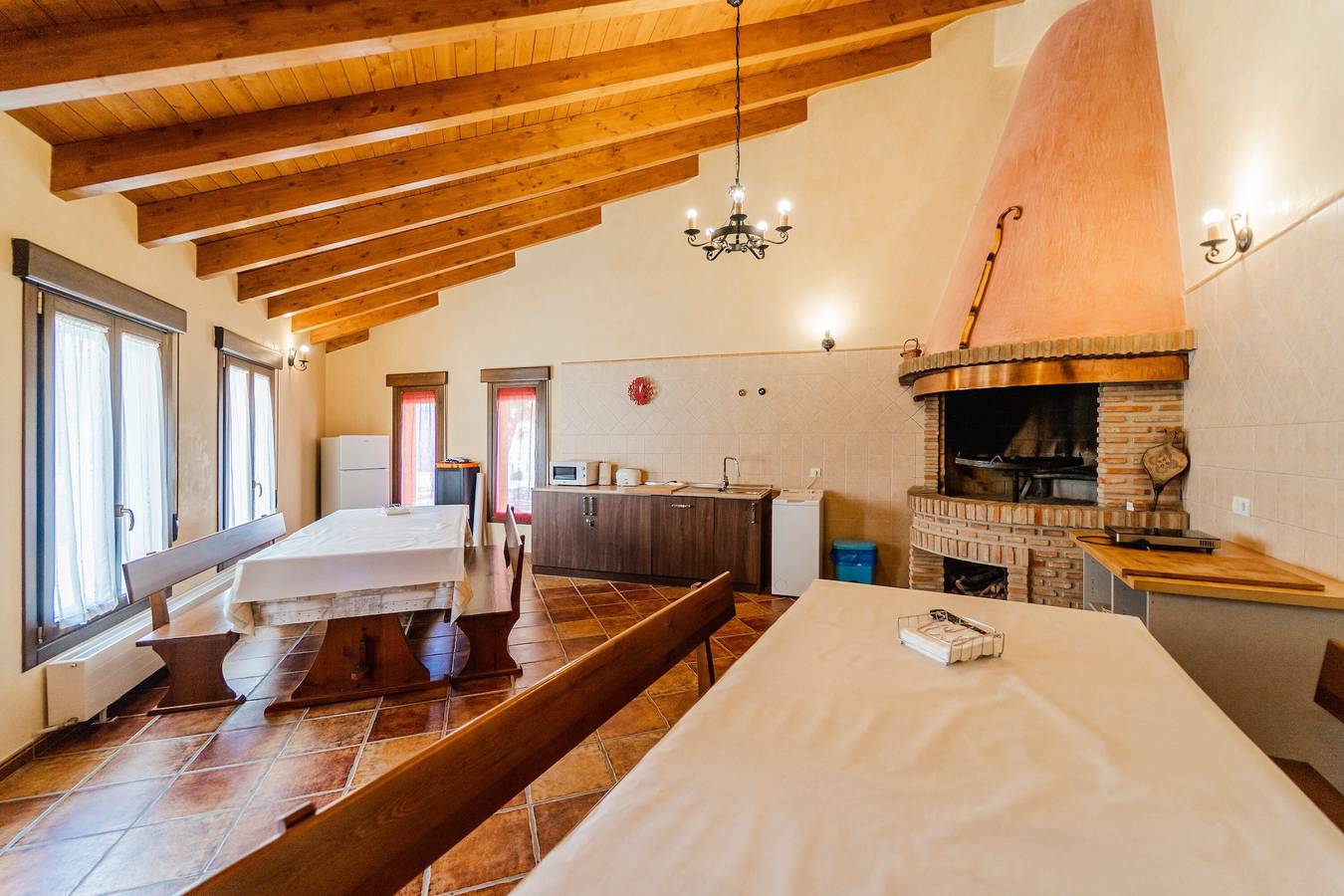 Casa rural 'Dehesa de Santa Ursula 1' con jardín y balcón in Espeja de San Marcelino, Provincia de Soria