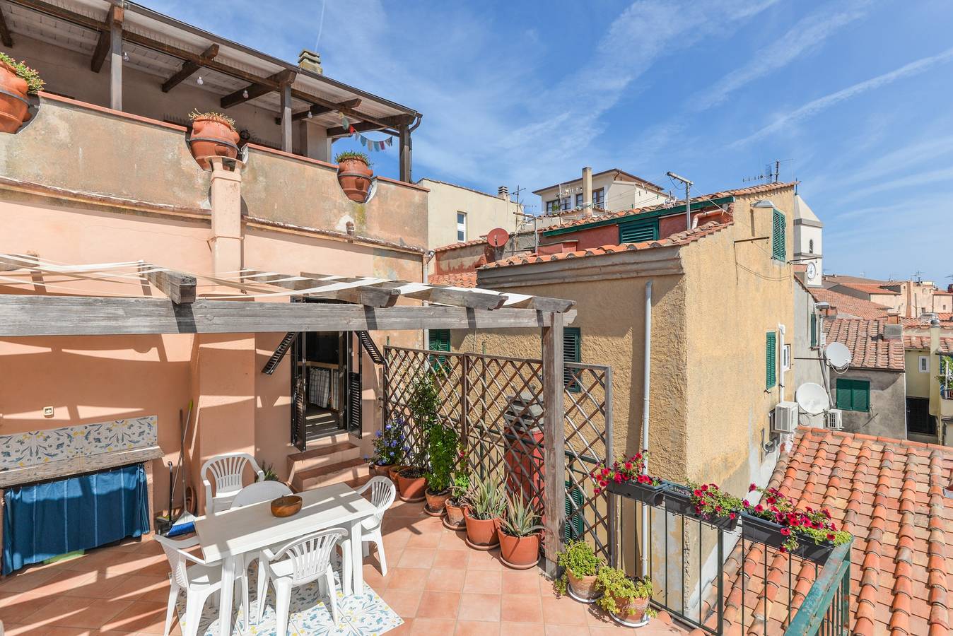 Entire apartment, Apartment 'Casa La Torre' with Sea View, Shared Terrace and Wi-Fi in Capoliveri, Elba