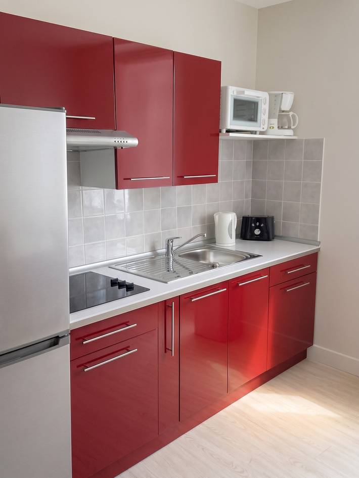Appartement entier, Appartement accueillant à Néris-les-Bains - 35 m², terrasse agréable in Néris-les-Bains, Région de Montluçon