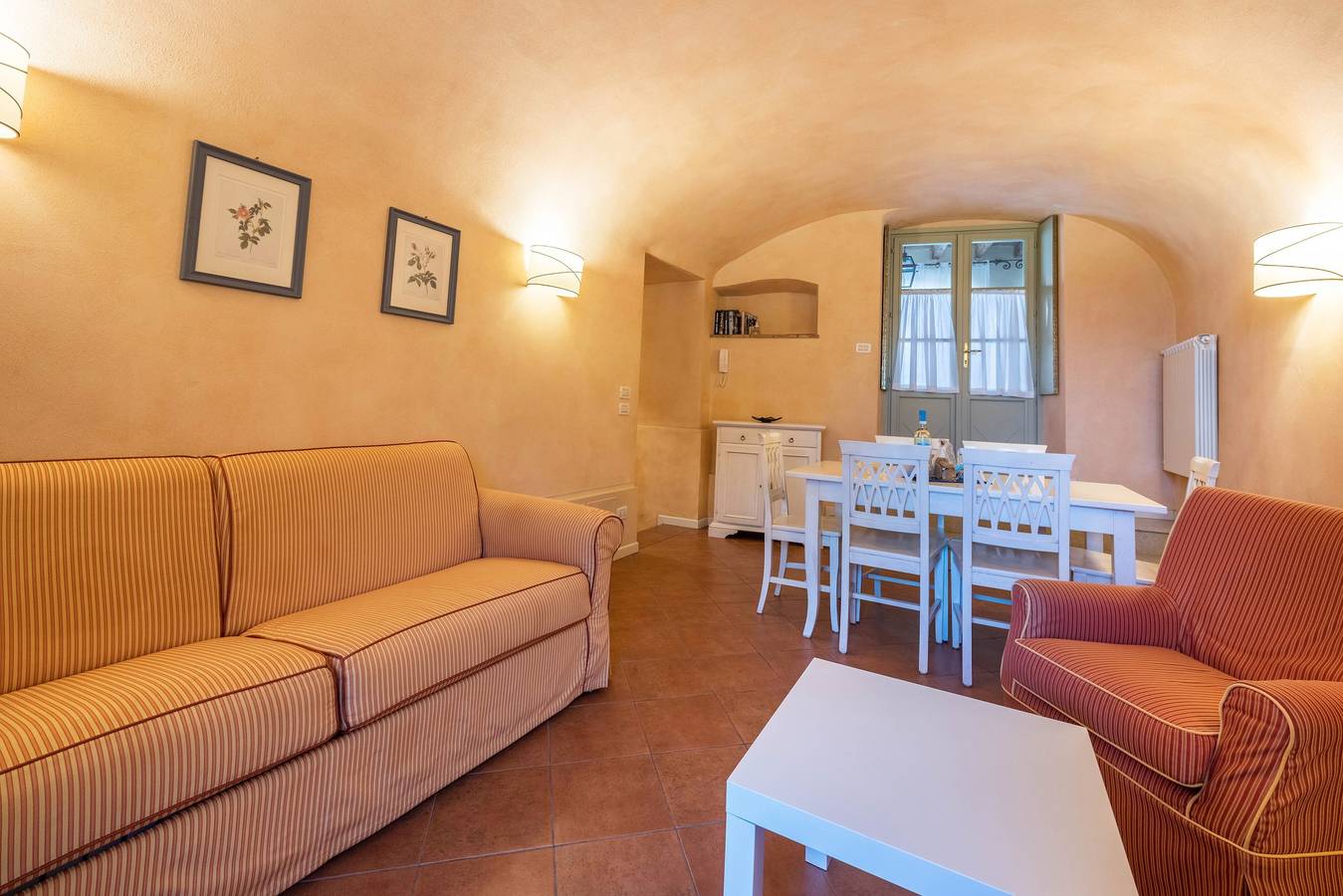 Appartamento intero, Appartamento 'Villa Antica Torre Orazio' con piscina condivisa, Wi-Fi e aria condizionata in San Felice del Benaco, Prealpi Gardesane