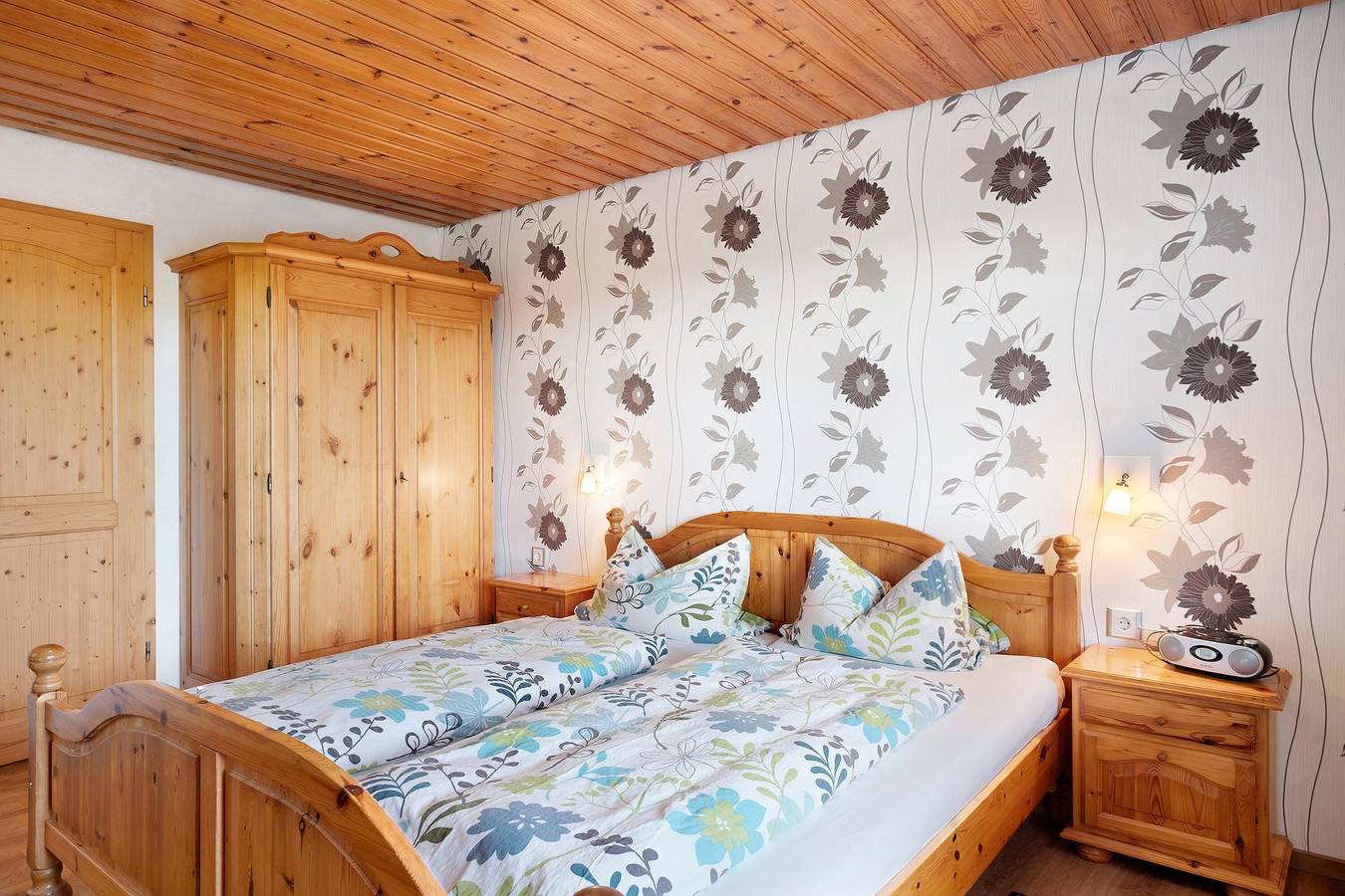 Ganze Wohnung, Ferienwohnung 'Sonnenwinkel' mit Bergblick, Gemeinschaftsgarten und Wlan in Furtwangen, Südschwarzwald
