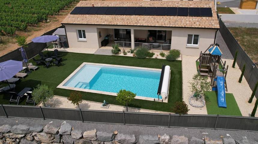 Villa per 10 persone, con Terrazza e Giardino nonché Piscina e Panorama a Joyeuse