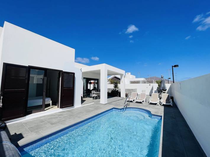 Ferienhaus „Villa Angelita Y Pablo“ mit Bergblick, Pool & WLAN in Playa Blanca, Yaiza