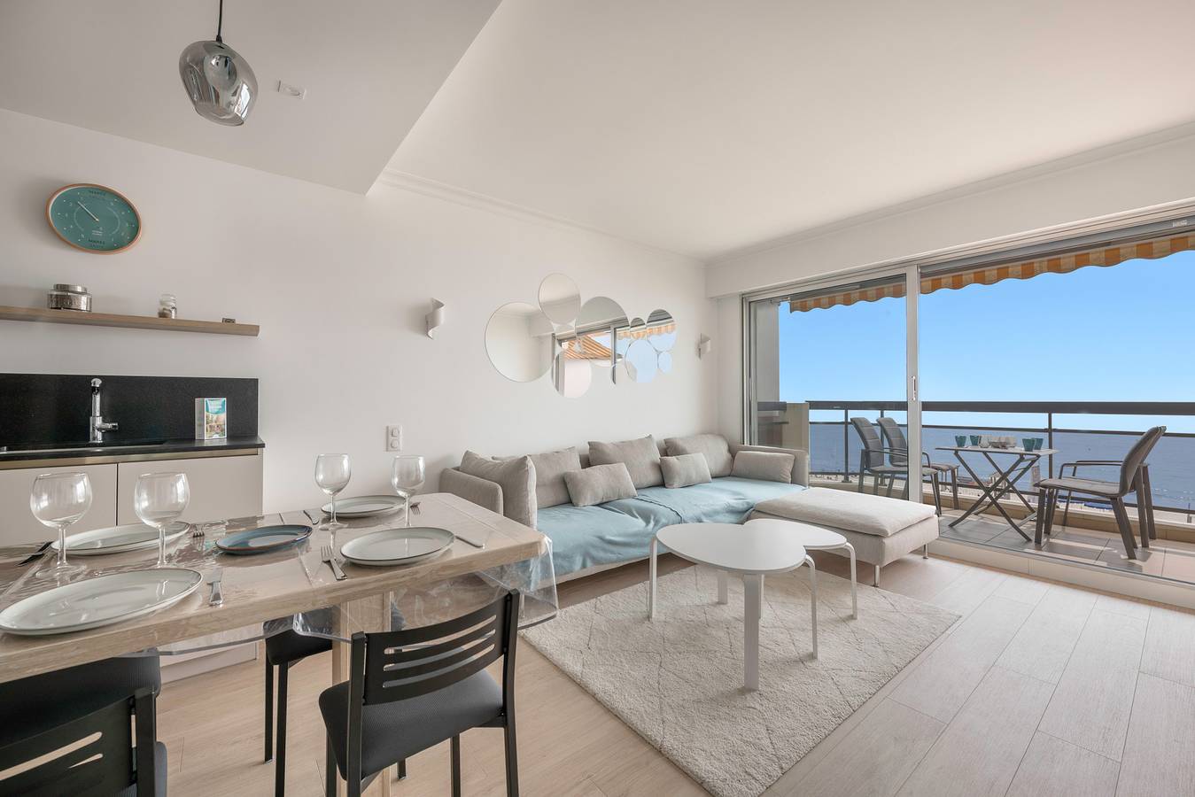 Appartement entier, Séjour vue mer pour 4 - 20m plage de la Baule  in La Baule-Escoublac, Côte d'Amour