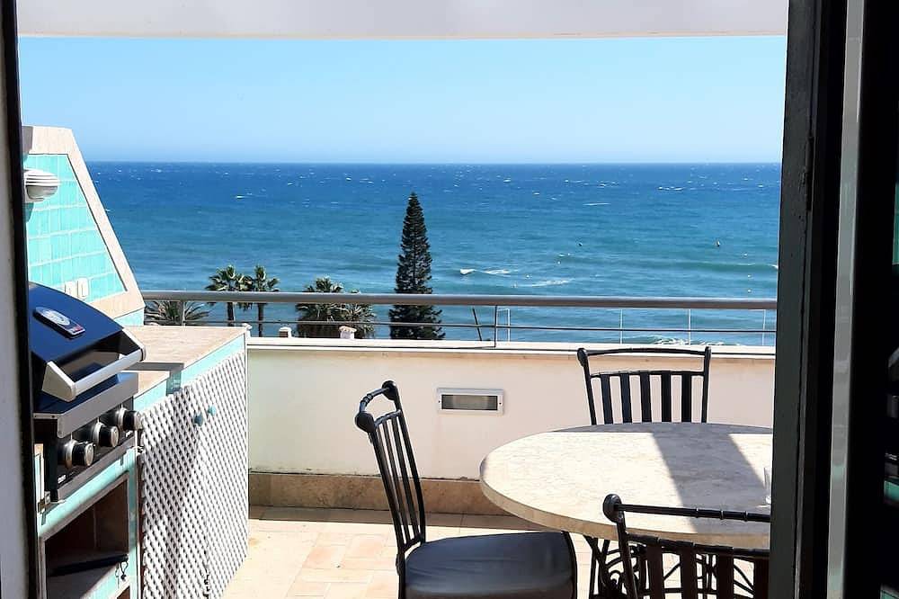 Hel lejlighed, Attic apartment with its own roof terrace and sea layer in Torrox Costa, Torrox