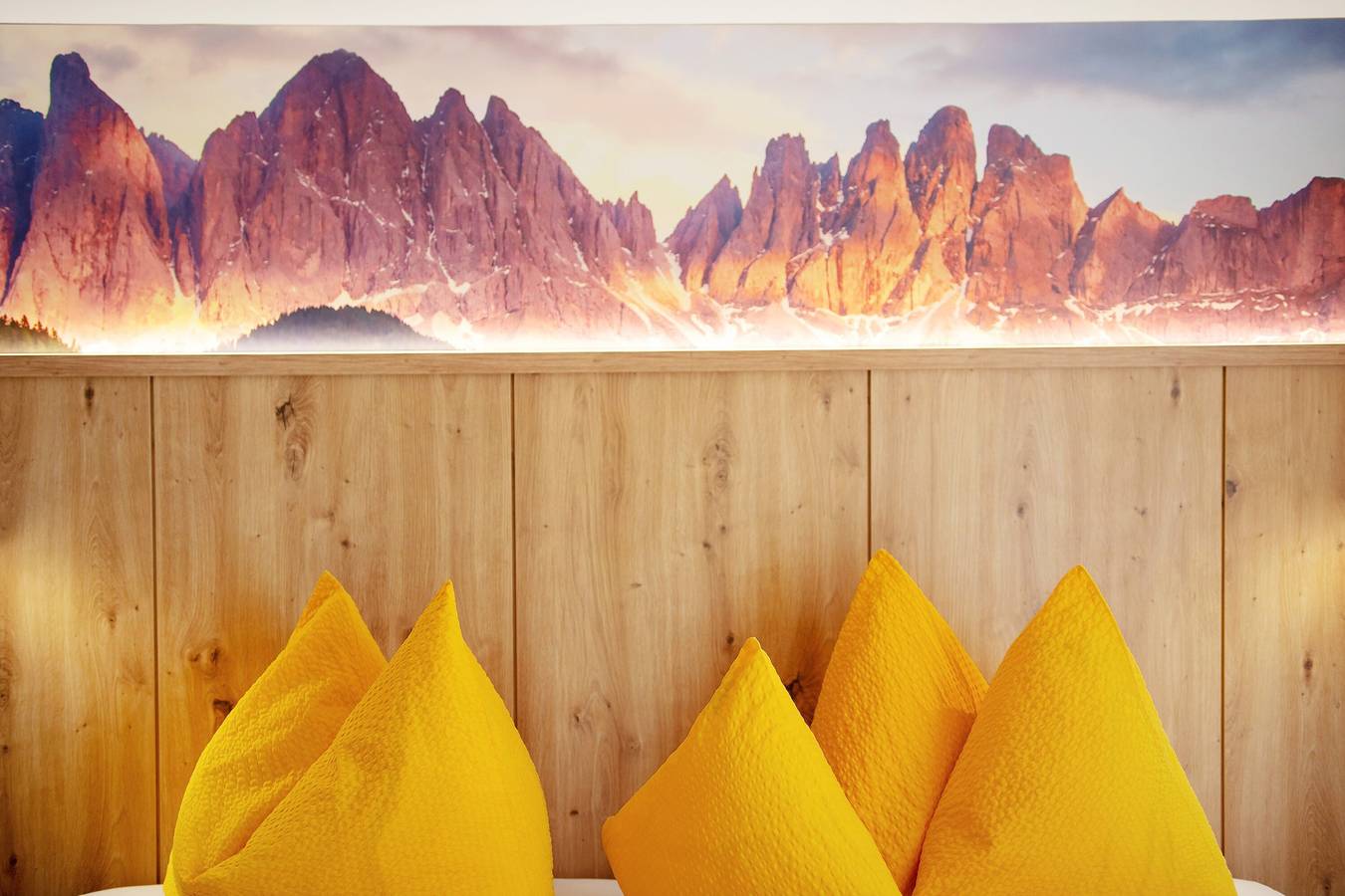 Zimmer 'Veltierhof 6' mit Bergblick, privater Terrasse und Wi-Fi in St. Peter (Bozen), Villnöß