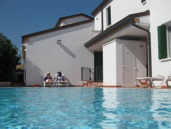 Ferienhaus für 6 Personen, mit Terrasse und Pool sowie Garten - 1