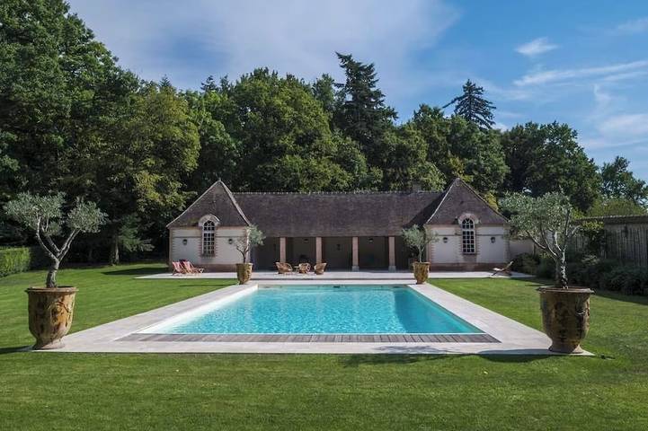 Location de vacances pour 4 personnes, avec jardin et piscine à Huisseau-sur-Cosson