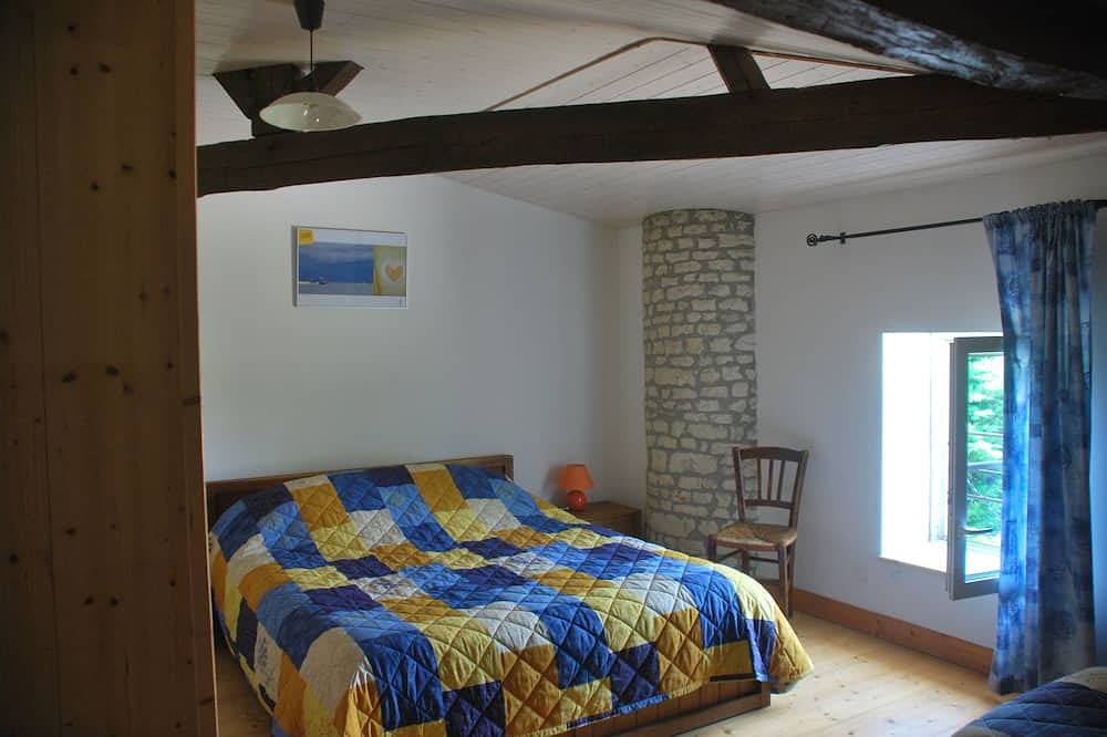 The Nest for 3 people at Gîtes Les Grandes Chaumes in Surgères, Rochefort region