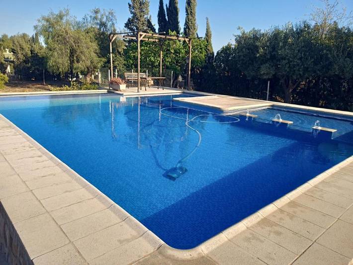 Location de vacances pour 10 personnes, avec Terrasse et Jardin ainsi que Bassin pour enfant et Piscine à Manises