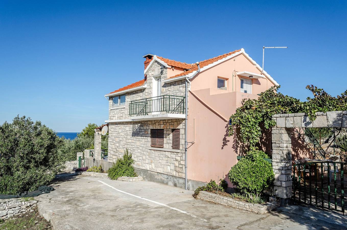 Fyrrumshus med terrass och utsikt över havet Vik Zanavje, Korcula K-19224 in Vela Luka, Korčula
