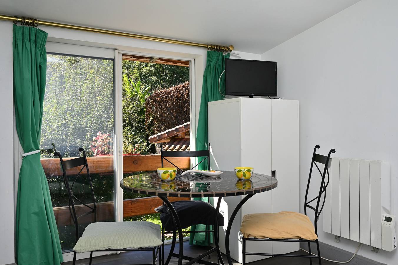 Appartement entier, Appartement 'Les Chambres Du Ruisseau' avec vue sur la montagne, terrasse partagée et Wi-Fi in Chein-Dessus, Haute-Garonne