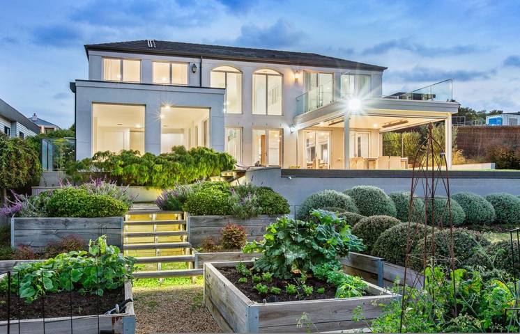 Holiday home for 14 people, child-friendly in Victoria