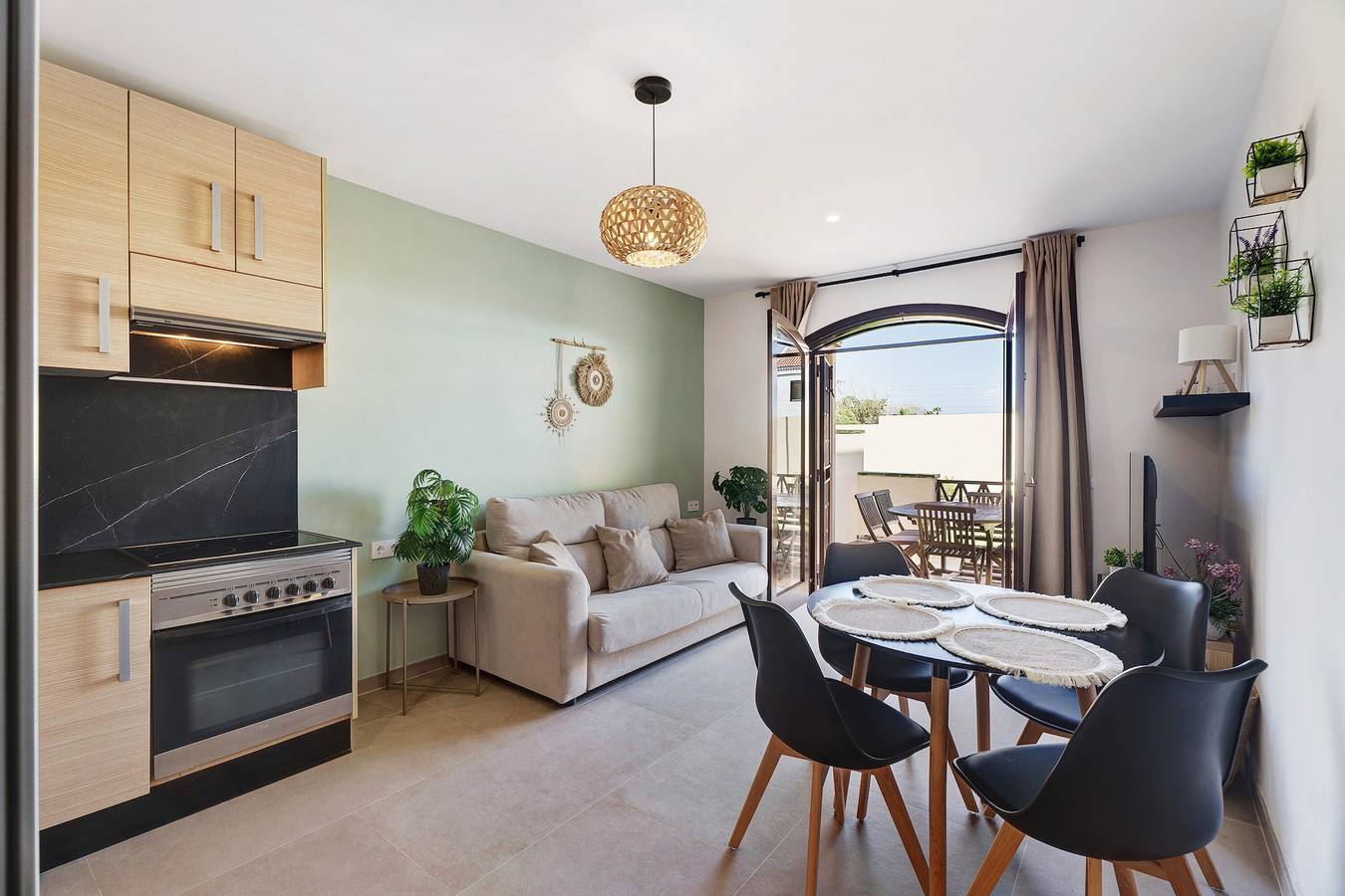 Ganze Wohnung, Ferienwohnung 'Casa Tagoro Dream' mit Gemeinschaftspool, privater Terrasse und Wlan in Costa del Silencio, Arona