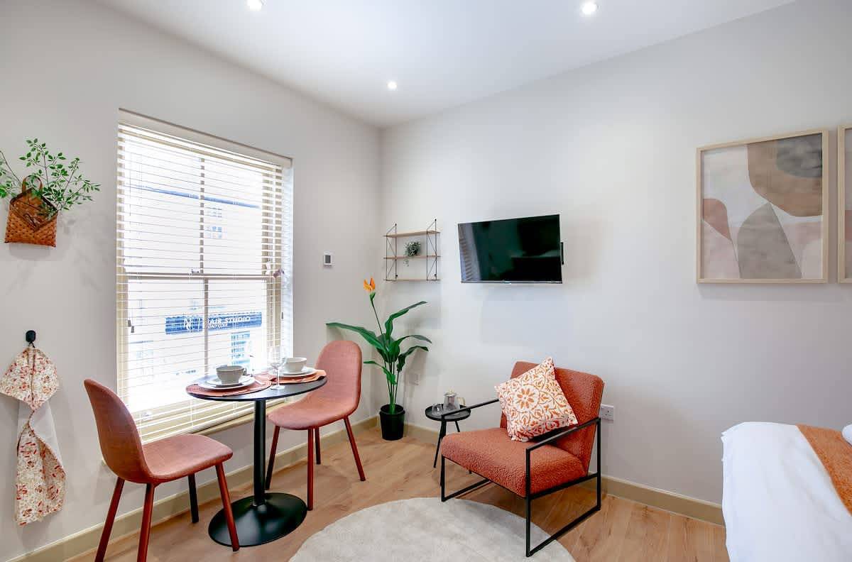 Entire apartment, Lindenstone | Modern Home Near The Station in Kent