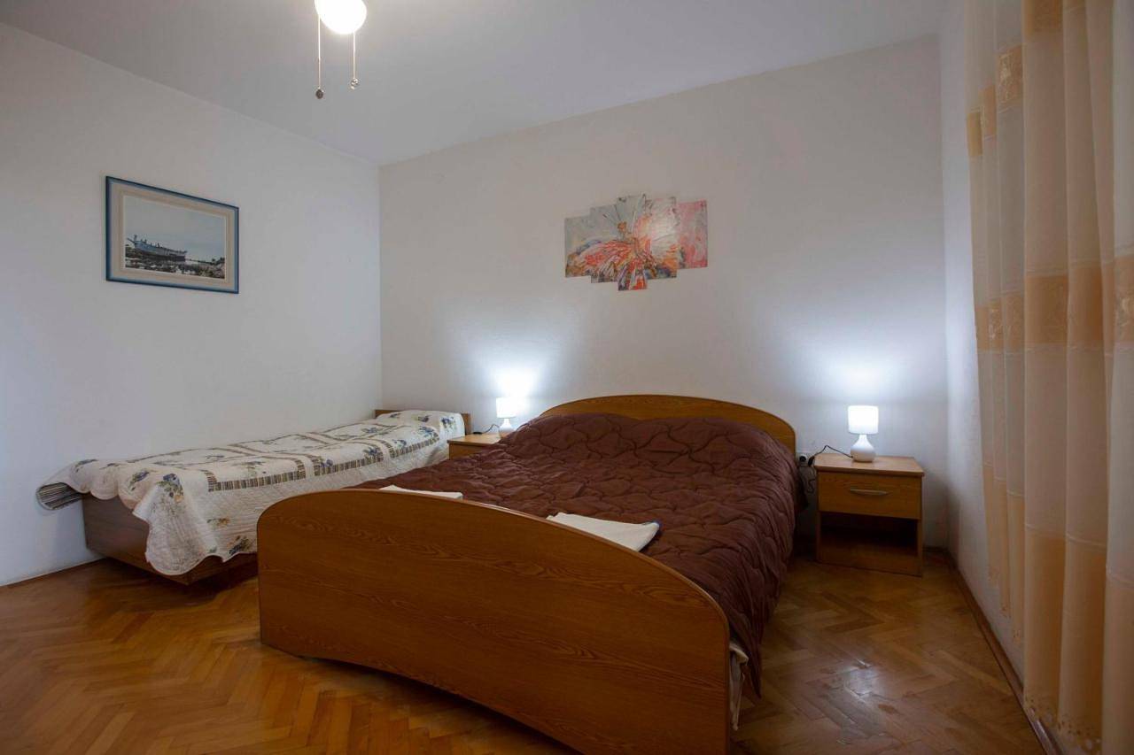 Ganze Wohnung, Single Room with Terrace in Šimuni, Pag