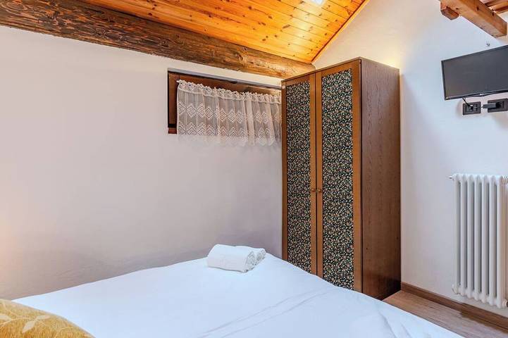 Ganze Wohnung, Gemütliche Wohnung für 5 Leute mit Tv und Innenhof in Ponte Arche, Stenico