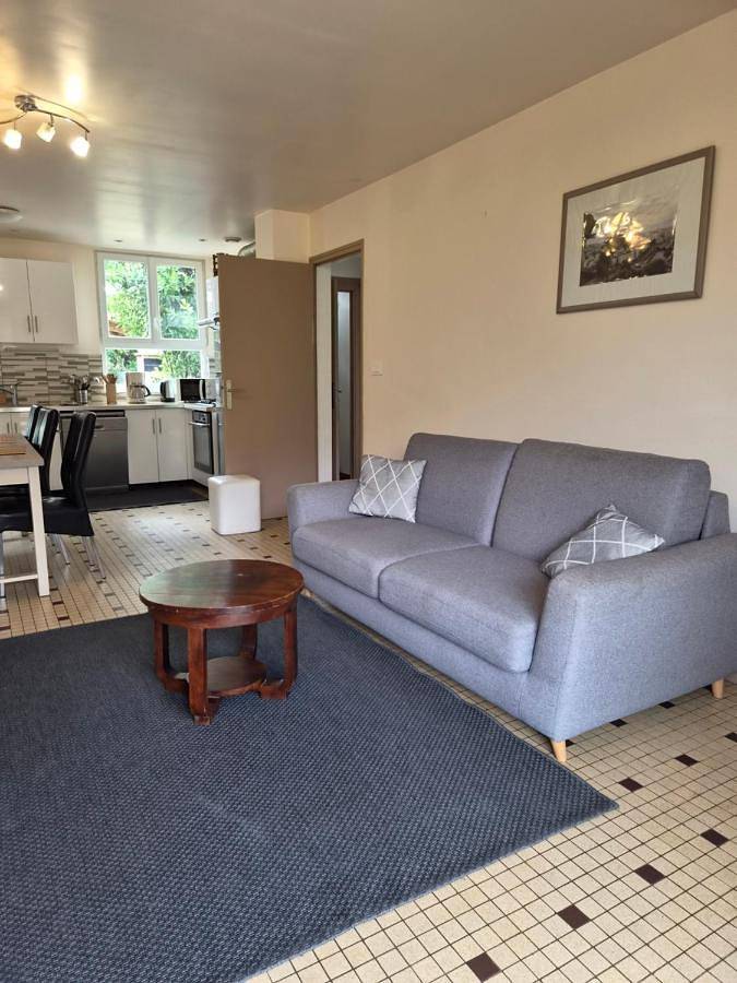 Gîte pour 4 personnes, avec jardin et vue ainsi que piscine et sauna à Durtal - 2
