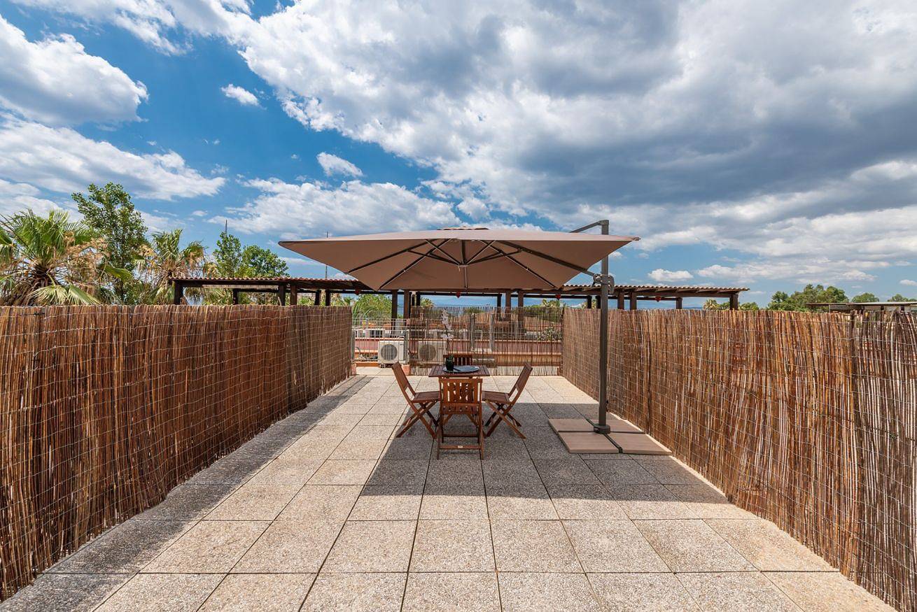 Appartement entier, Appartement de vacances pour 2 personnes avec balcon/terrasse in Capitana, Quartu Sant'Elena