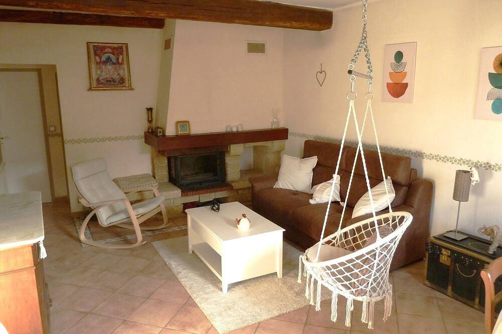 \"In the heart of the village of Graveson, this house is ideally located, with everything within walking distance! in Graveson, Arles region
