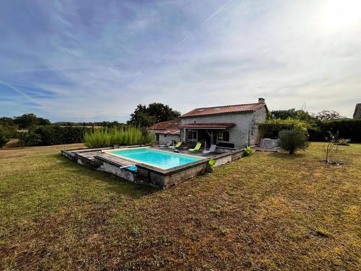 Location de vacances pour 6 personnes, avec jardin et piscine à Champagne-et-Fontaine - 3