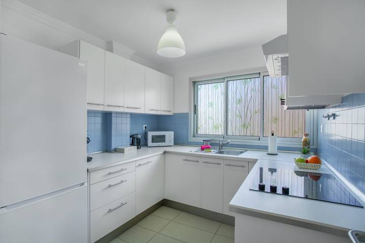 Appartement entier, Vacances 'Brisamar' avec balcon, Wi-Fi et climatisation in Melenara, Telde