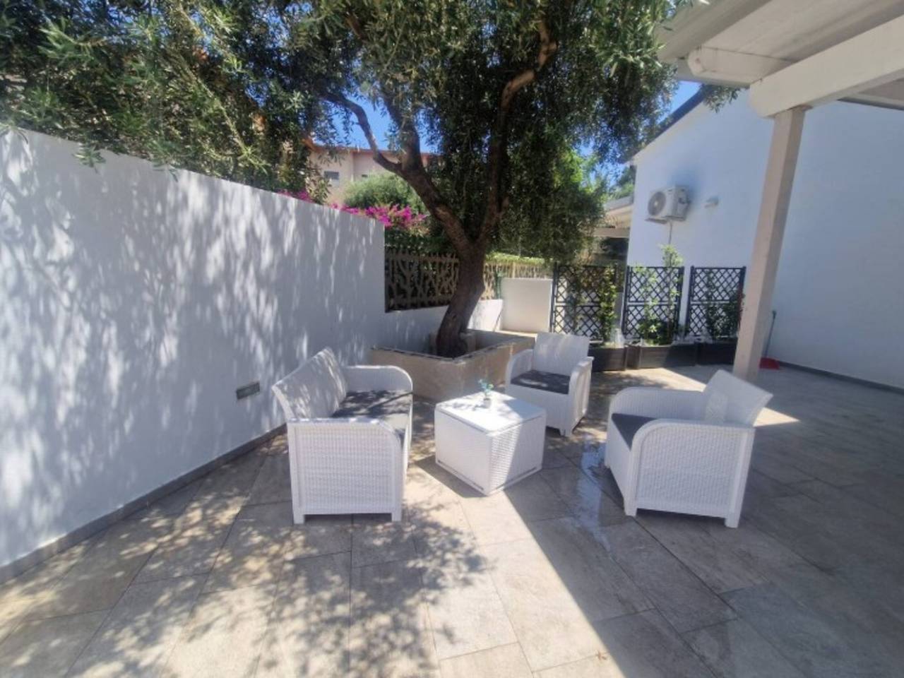 Entire apartment, La Casa di Samu - Red Apartment in Arbatax, Tortolì