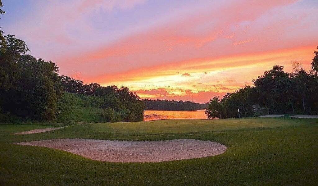 Pet Free Home/Owner Club Access/Steps to Pool/Winter Sports/Near Resort and Golf in Jo Daviess County