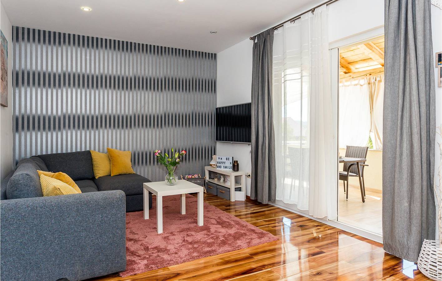 Ferienhaus für 6 Personen mit Terrasse in Bilice, Šibenik-Knin