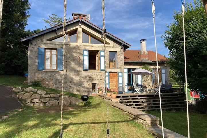 Gîte pour 8 personnes, avec Terrasse ainsi que Jardin et Sauna à Le Bessat