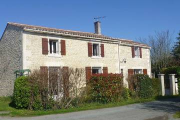 Gîte pour 6 personnes, avec jardin à Maillé