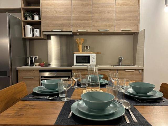 Appartement entier, One-Bedroom Apartment in Enghien-les-Bains, Val-d'Oise