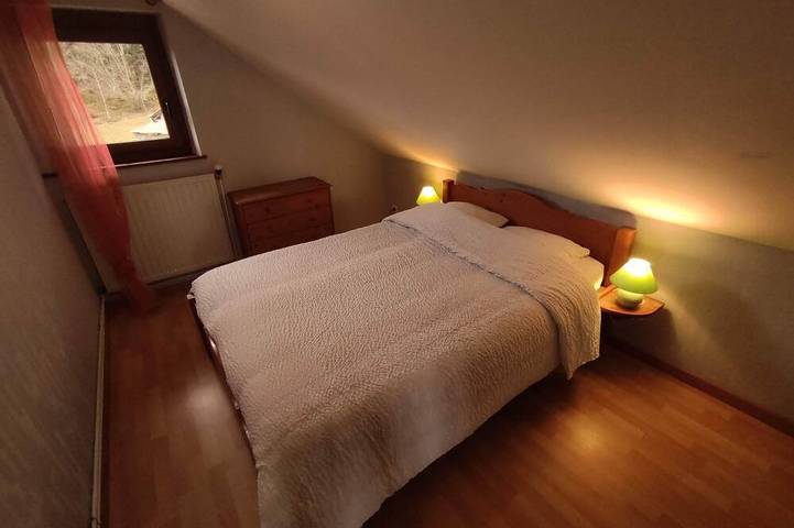 Gîte pour 4 personnes, avec terrasse et jacuzzi ainsi que jardin et sauna, animaux acceptés à Dommartin-lès-Remiremont - 3