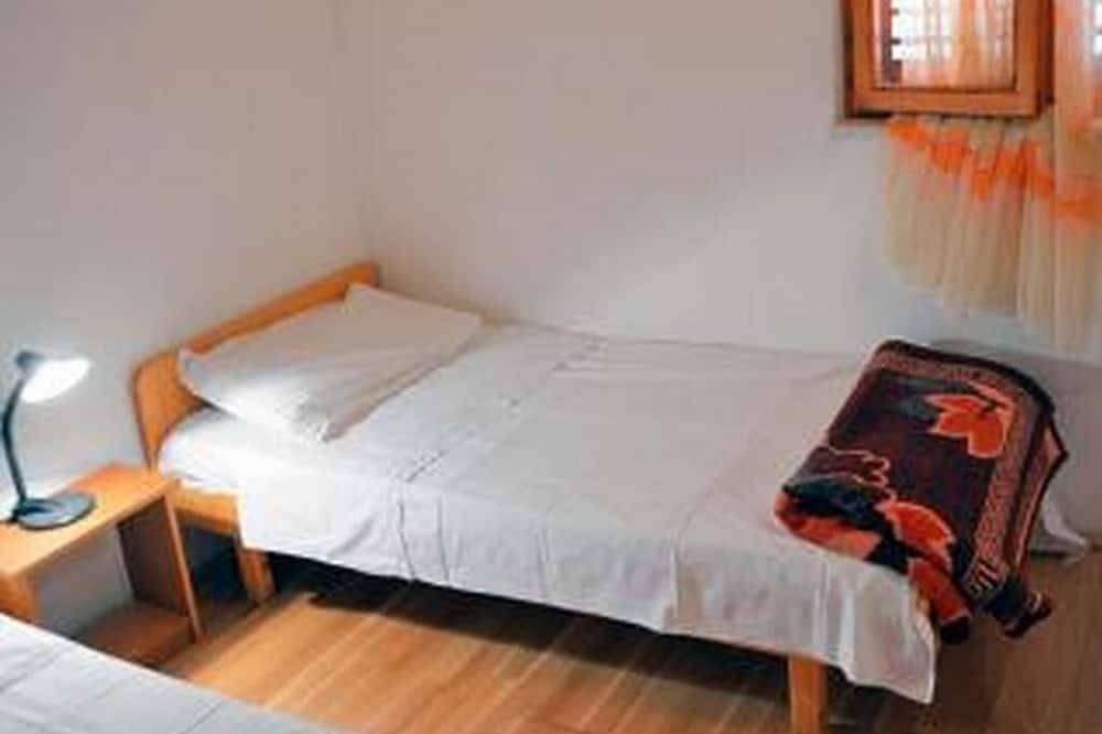 Entire apartment, One bedroom apartment near beach Ivan Dolac, Hvar (A-18100-c) in Hvar