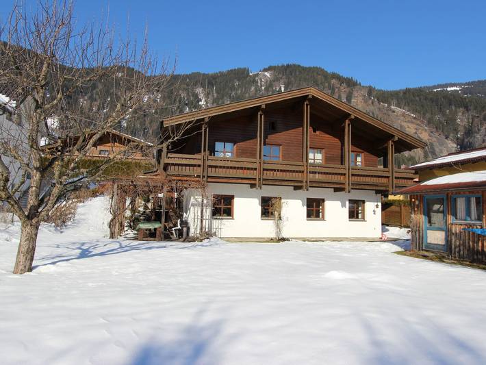 Villa für 15 Personen, mit Balkon und Terrasse sowie Garten in Goldegg