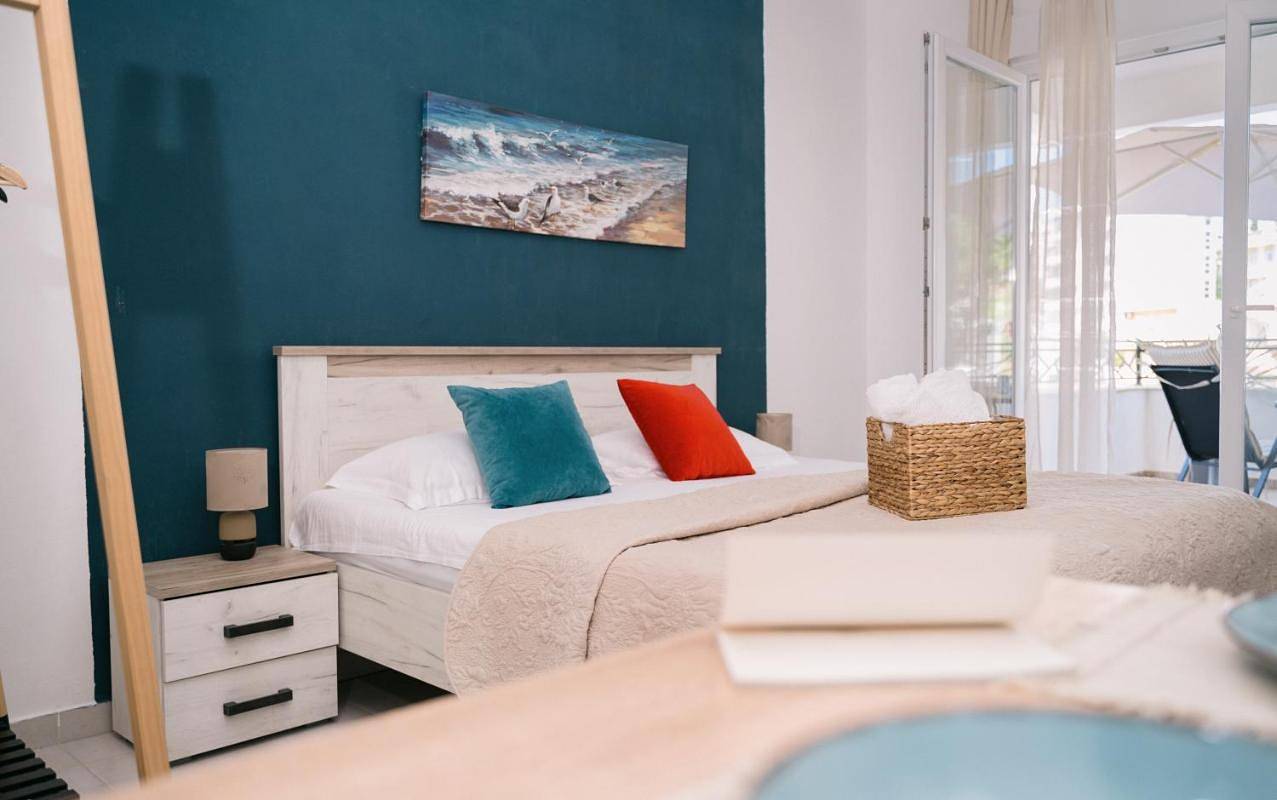 Gehele studio, Studio with Sea views and Large Terrace with sun bed in Ulcinj, Opština Ulcinj