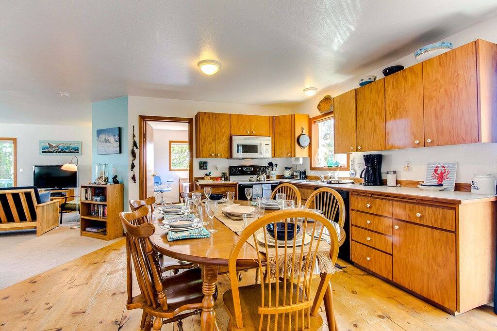 Küsten-, hundefreundliches Haus in einer großartigen Lage - sechs Blocks vom Nye Beach in Newport (OR), Lincoln County (OR)