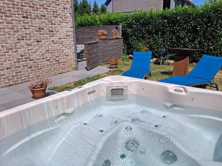 Chambre d’hôte pour 2 personnes, avec Jacuzzi et Terrasse ainsi que Jardin et Vue