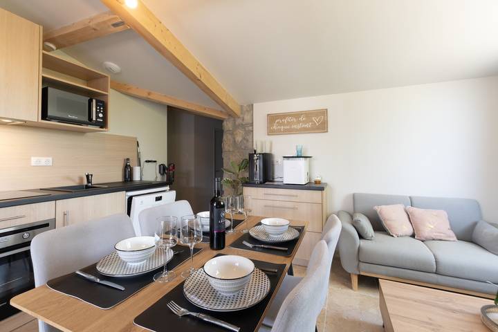 Casa vacanze "Villa Chardonnay" con terrazza privata, Wi-Fi e aria condizionata in Pradons, Ardèche