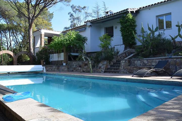 Chalet para 6 personas, con jardín además de piscina y balcón, Se admiten mascotas - 1