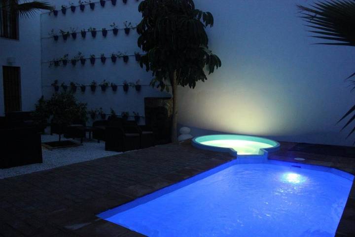 Apartamento para 4 personas, con Balcón y Terraza además de Jacuzzi y Jardín en Montemayor