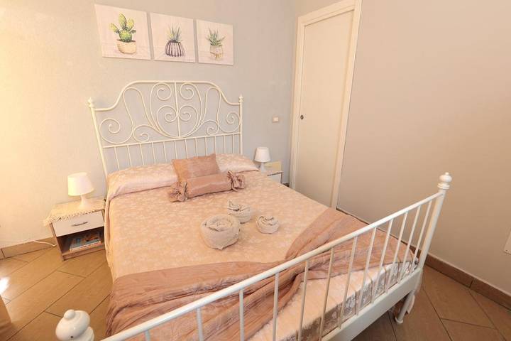 Casa vacanza per 3 persone, con balcone e panorama, con animali domestici a Motta Sant'Anastasia