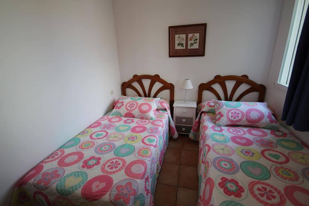 Bungalow am Meer mit 2 Schlafzimmern und 2 Bädern. Gratis Wifi. in Cala en Bosc, Menorca