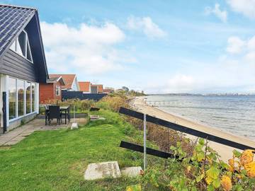 Vacation Rental for 4 Guests in Strib, Middelfart, Picture 2