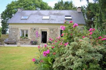 Gîte pour 6 personnes, avec jardin et vue dans Plévin